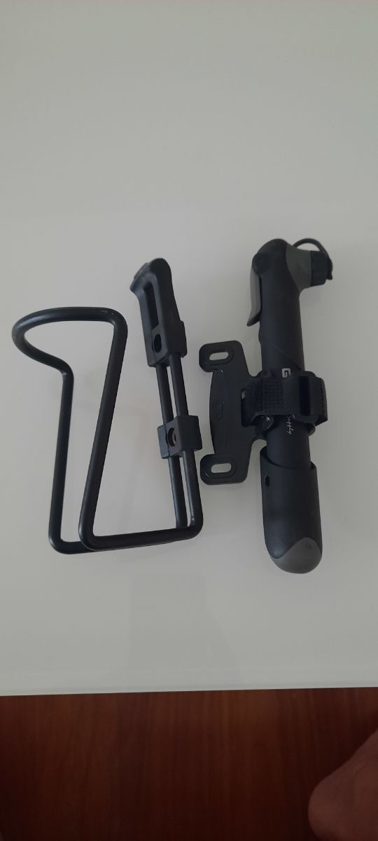 Porta bidón +porta hinchador+ hinchador.