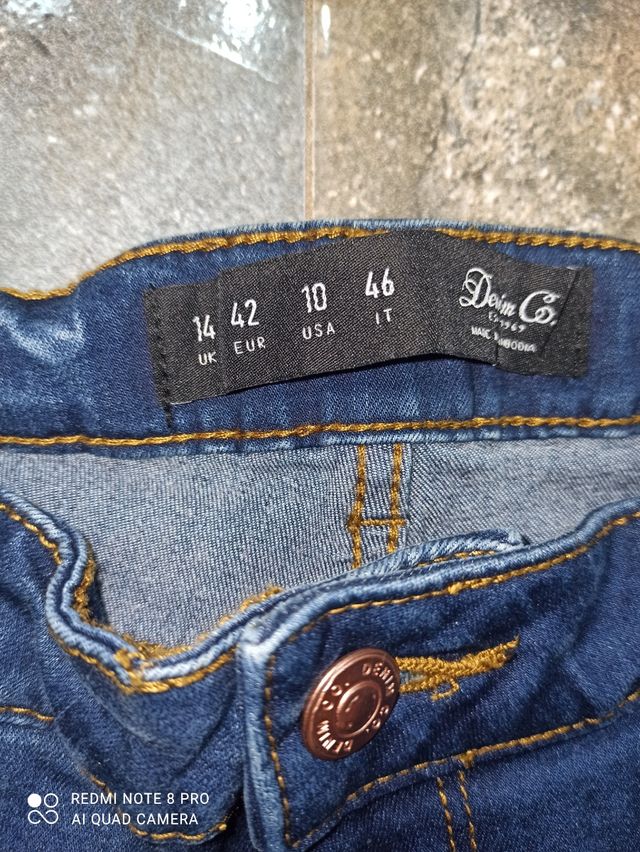 4vaqueros de la talla 36 y uno de la talla42