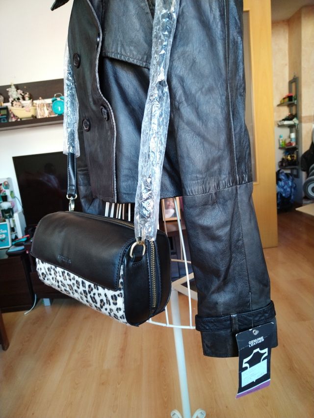 bolso negro y leopardo
