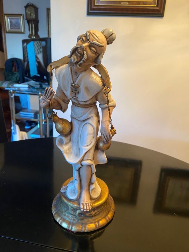 Figura decoración chino con cántaras