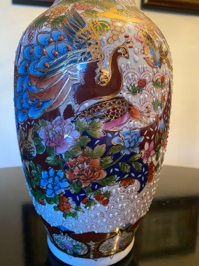 Jarrón chino con dibujo pavo real y con relieve