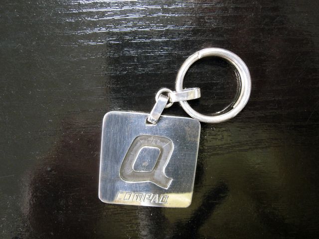 COMPAQ: Llavero bajorrelieve. Plata de Ley. 1991
