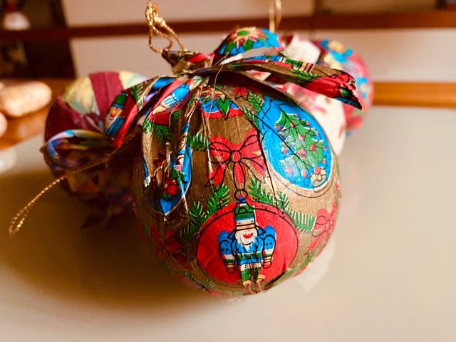 4 bolas de papel estampado Navidad