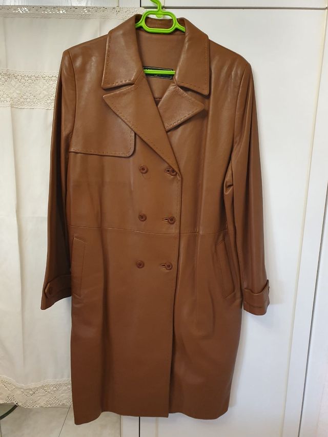 Abrigo de piel natural color camel.