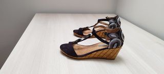 Sandalias negras cuña 36