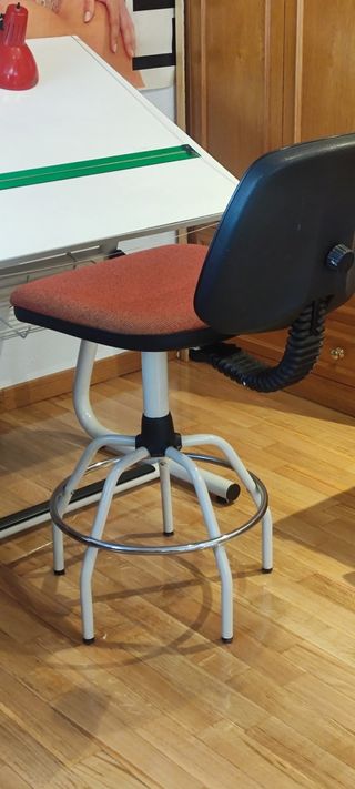 Mesa de dibujo técnico profesional arquitectura