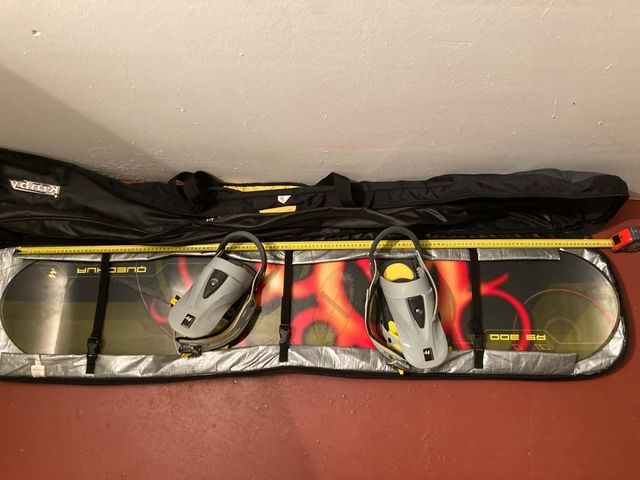 Tabla snow de Quechua con fijaciones y funda.