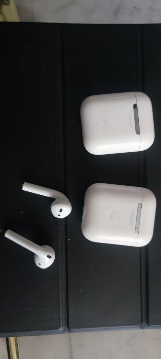 estuches airpod y auriculares.
