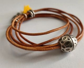 Pulsera de cuero y Zamak
