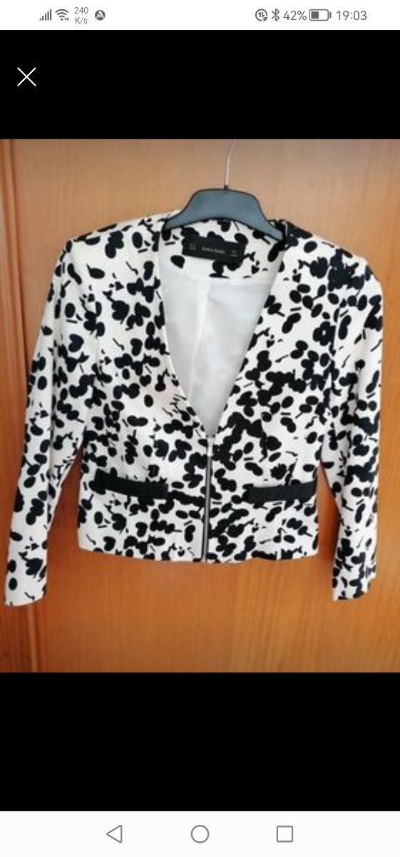 casaco curto. preto e branco 