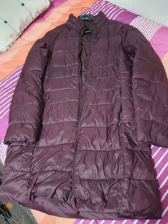 Parka color morado oscuro talla 38
