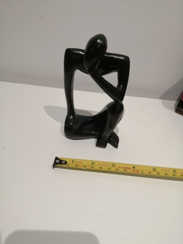 Escultura madera pensador Rodin en abstracto