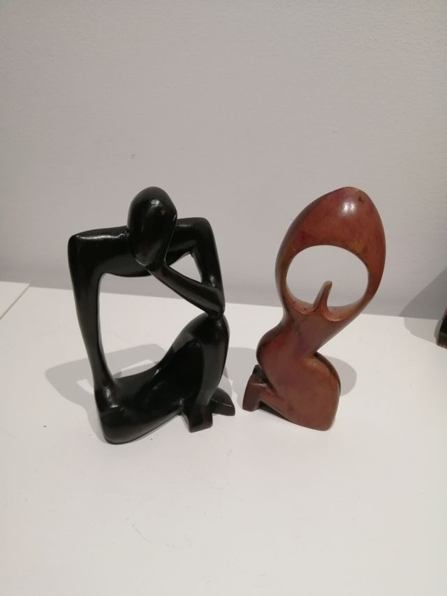Escultura abstracta mujer
