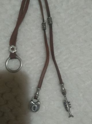 collar de cuero 
