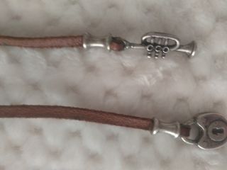 collar de cuero 