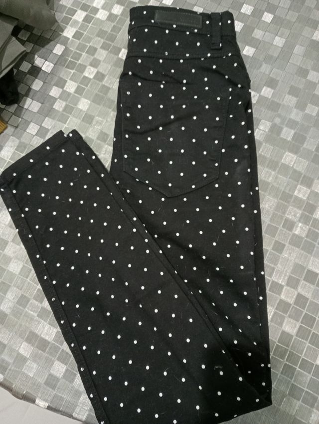 Pantalón lunares