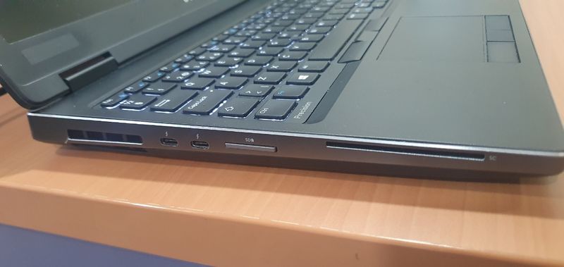 DELL 7530 I7 8750H 32 RAM 512 SSD NVIDIA 4GB afbeelding 6