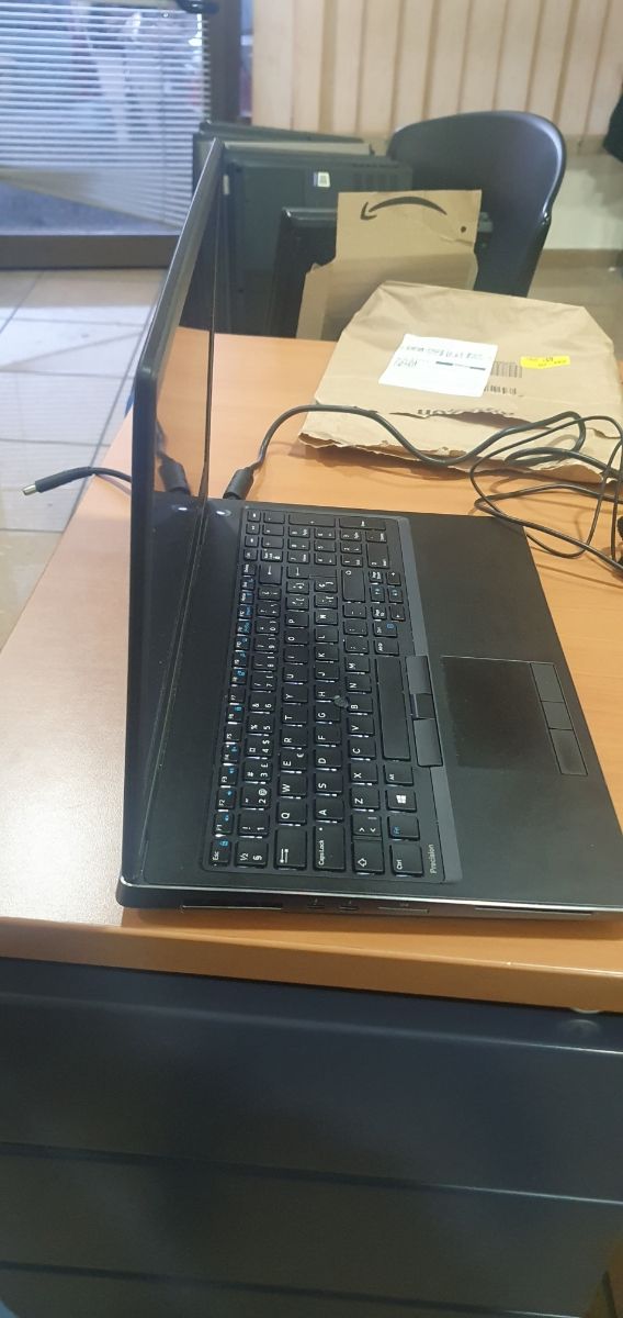 DELL 7530 I7 8750H 32 RAM 512 SSD NVIDIA 4GB afbeelding 7