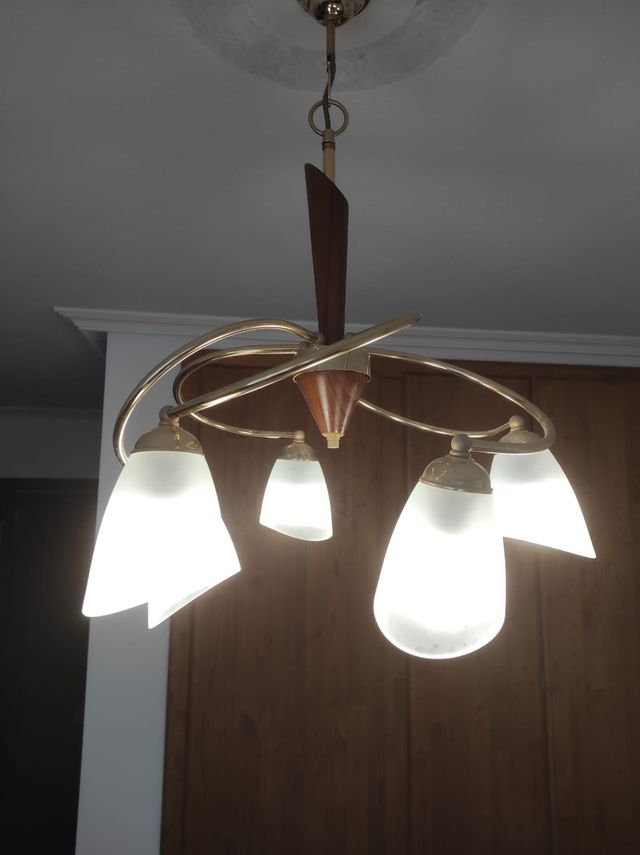 Lámpara  techo y mesita