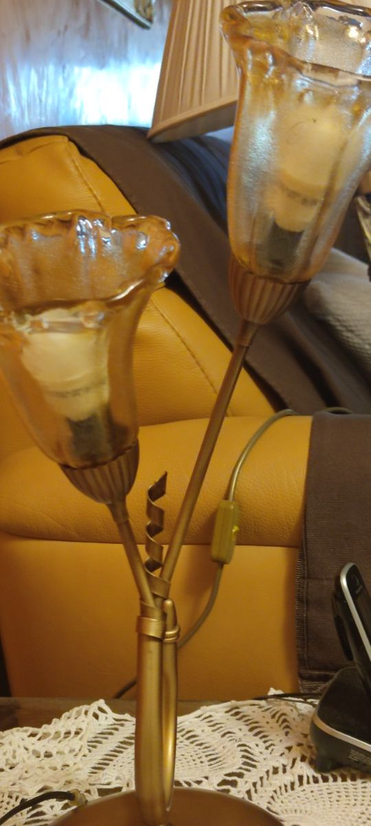 lampara de sobremesa sin estrenar.