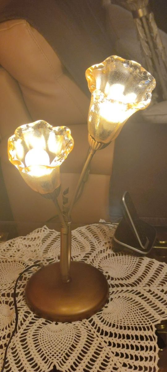 lampara de sobremesa sin estrenar.