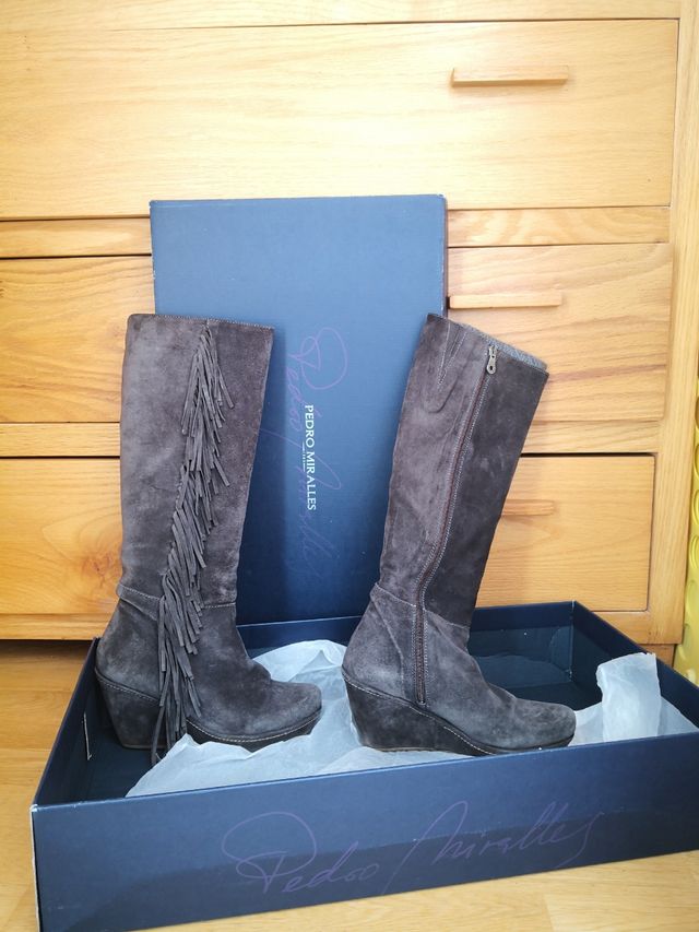 botas gris flecos Pedro Miralles