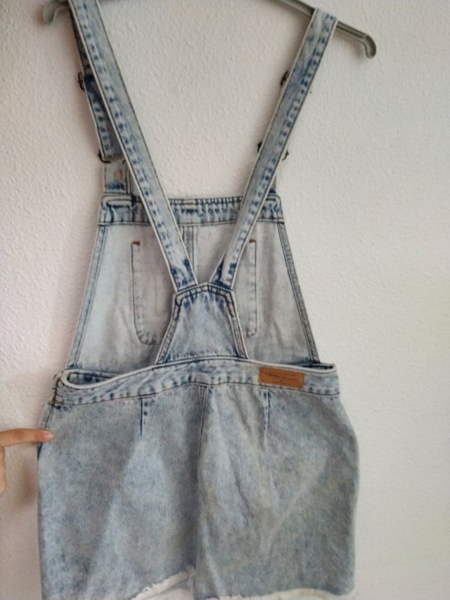 PICHI Y MONO de vaquero blanco de Bershka y sfera