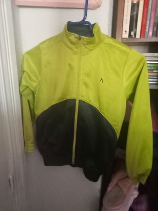 Chaqueta chandal.