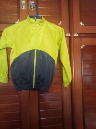 Chaqueta chandal.