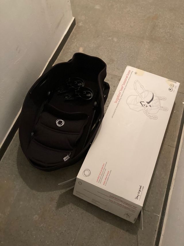 Capazo bugaboo bee 3 en negro con los adaptadores