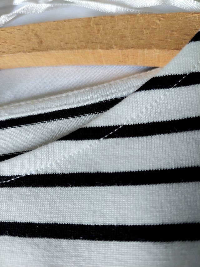 camiseta rayas negras