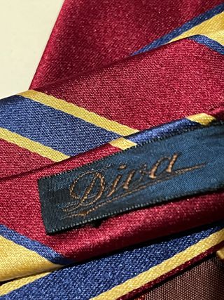 Corbata de rayas de la marca Diva