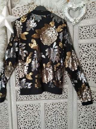 Chaqueta tipo bomber a estrenar. Talla 38