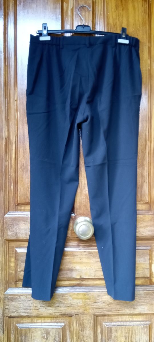 pantalón negro piezas Punto Roma