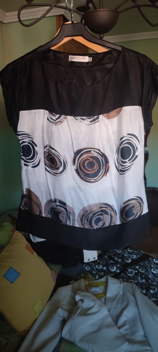 blusa tipo raso, muy combinable 