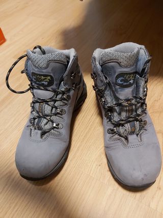Botas  Chiruca. 37 De montaña. 