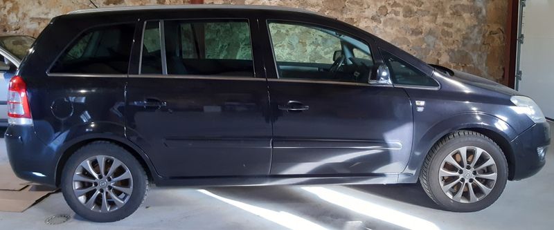 Opel Zafira 2010 - foto 1