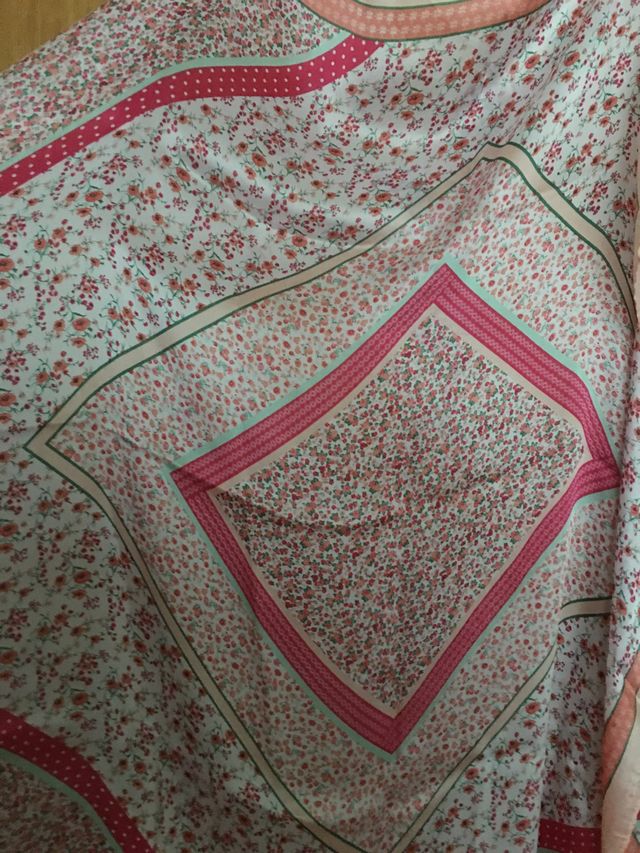 Pañuelo mujer 80•80 cm. NUEVO.