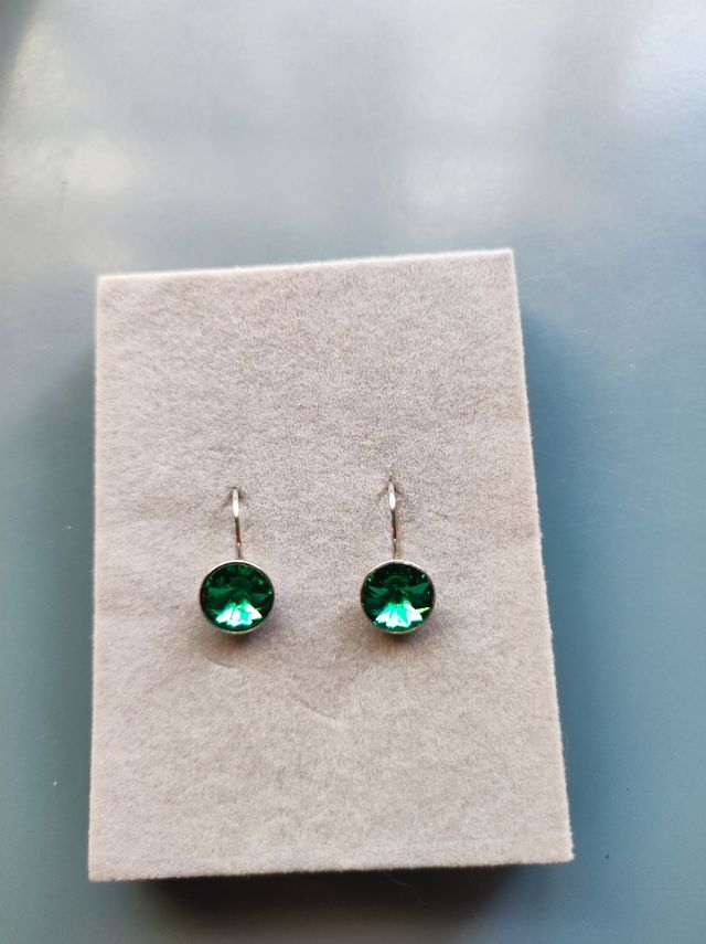 pendiente con Swarovski verde