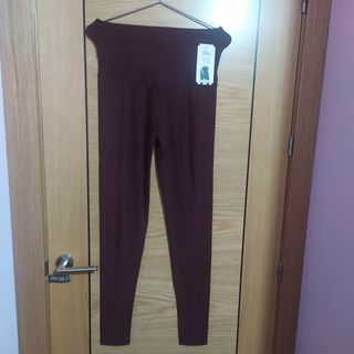 Mallas/legging color vino. Talla M