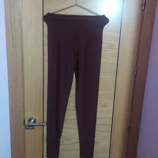 Mallas/legging color vino. Talla M