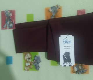 Mallas/legging color vino. Talla M