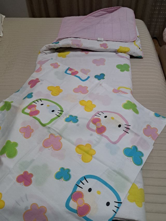 Edredón cama 90 Hello kitty con cojin