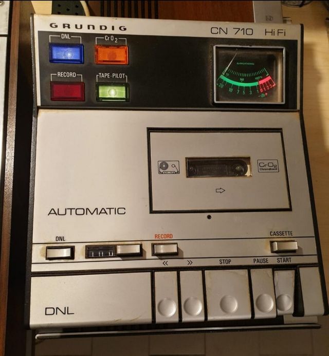 GRUNDIG CN710 mangiacassette registratore