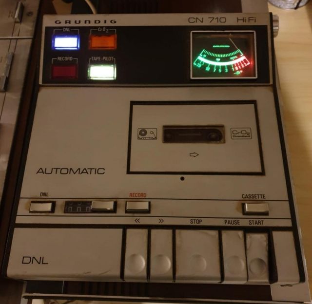 GRUNDIG CN710 mangiacassette registratore