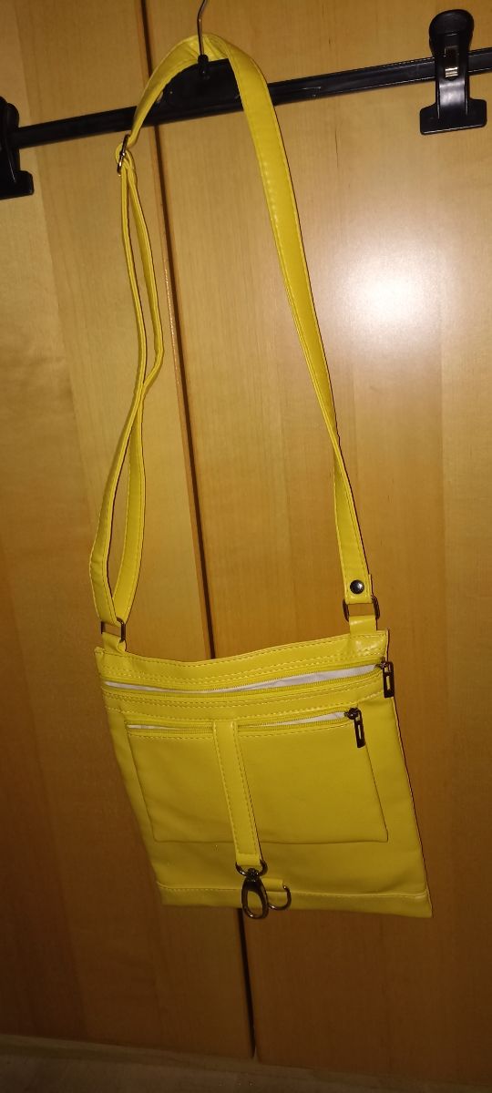 Borsetta tracolla con cerniere e tasche di colore