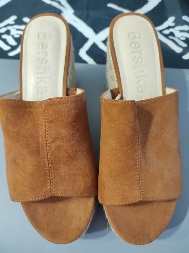 Sandalias de cuña.