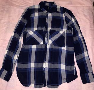Camisa de cuadros azules y blancos