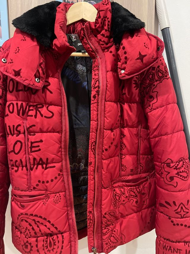 Cappotto rosso ineguale