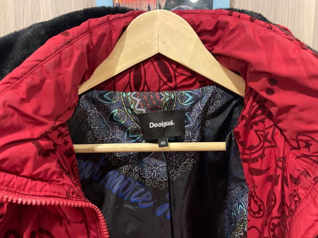 Cappotto rosso ineguale